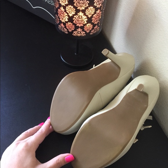 NWOT 🌸 LC Vienna cream heels - Picture 4 of 4